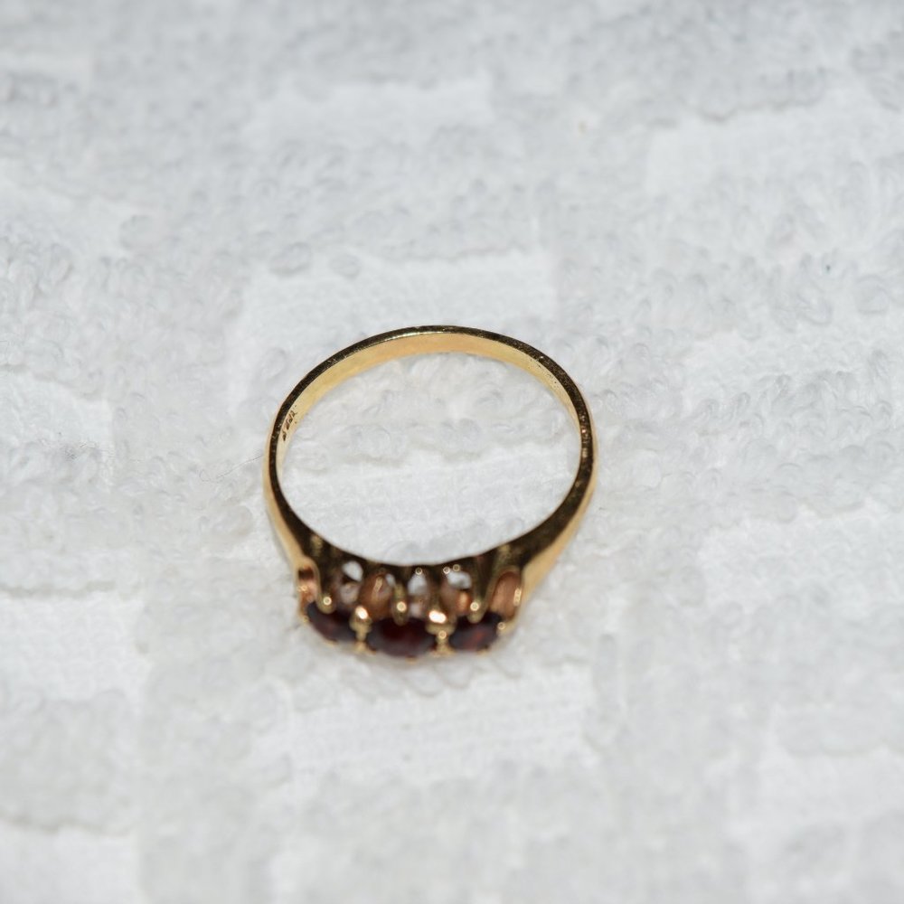 Garnet Ring in Gold - Picture 2 of 6
